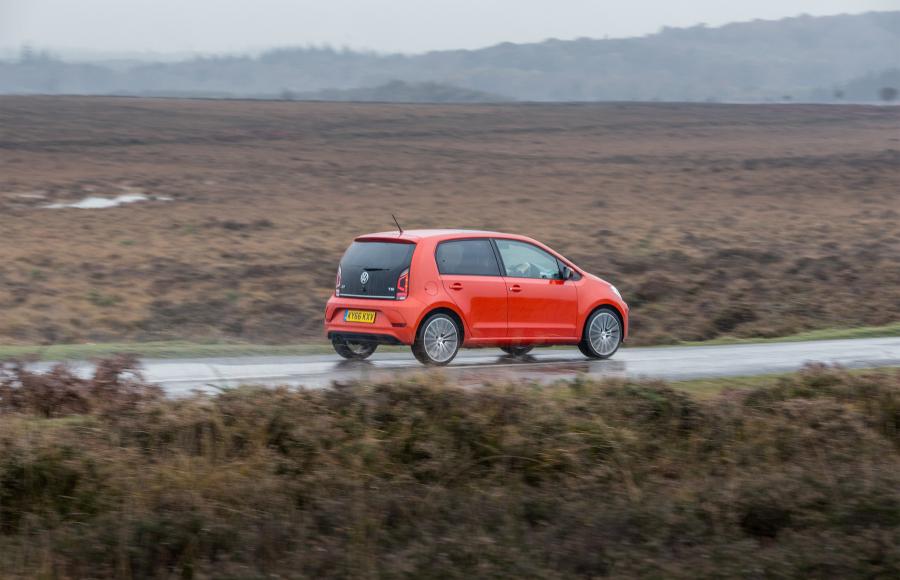  Volkswagen High up! 2016 года  (UK) (фото 17 из 23)